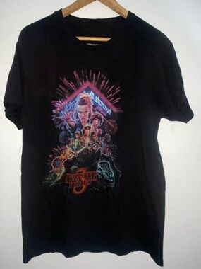 Stranger Things Netflix One Summer Can Change Everything T Shirt L